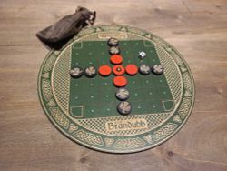 Ирландская игра Брандуб 7х7