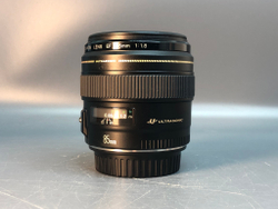 Canon EF 85mm 1.8