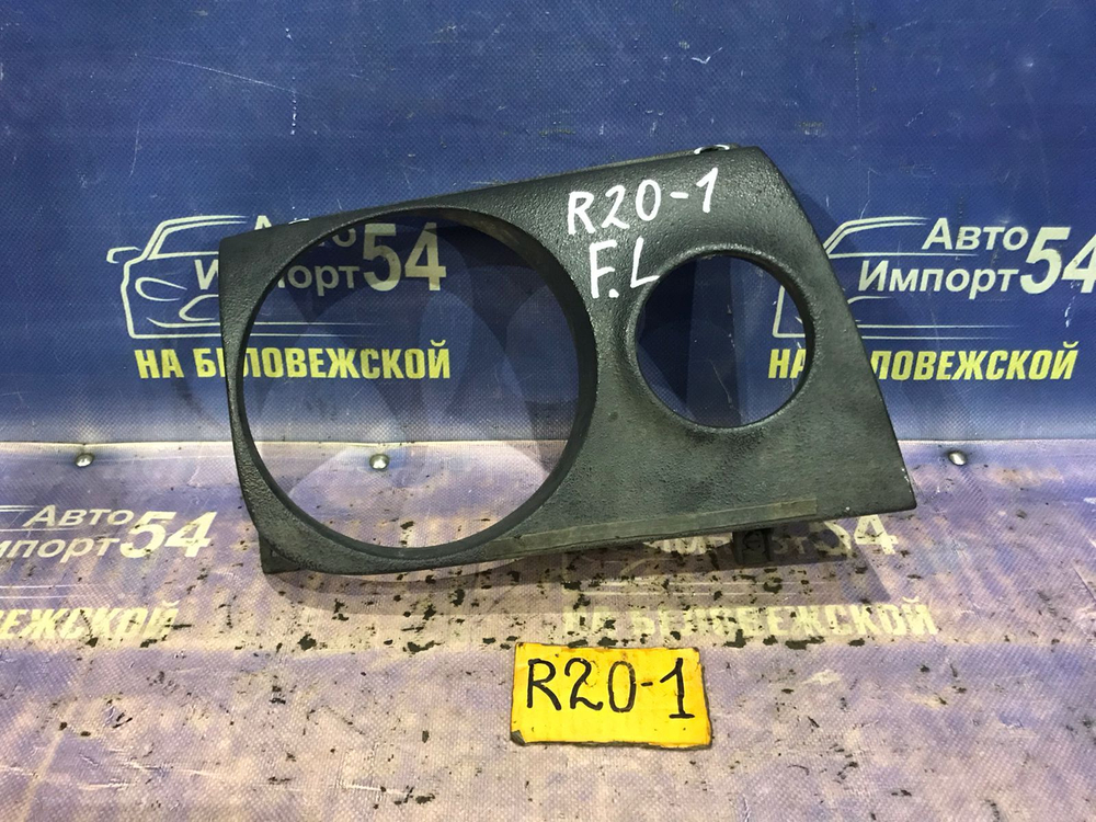 Рамка фары NISSAN MISTRAL 1997