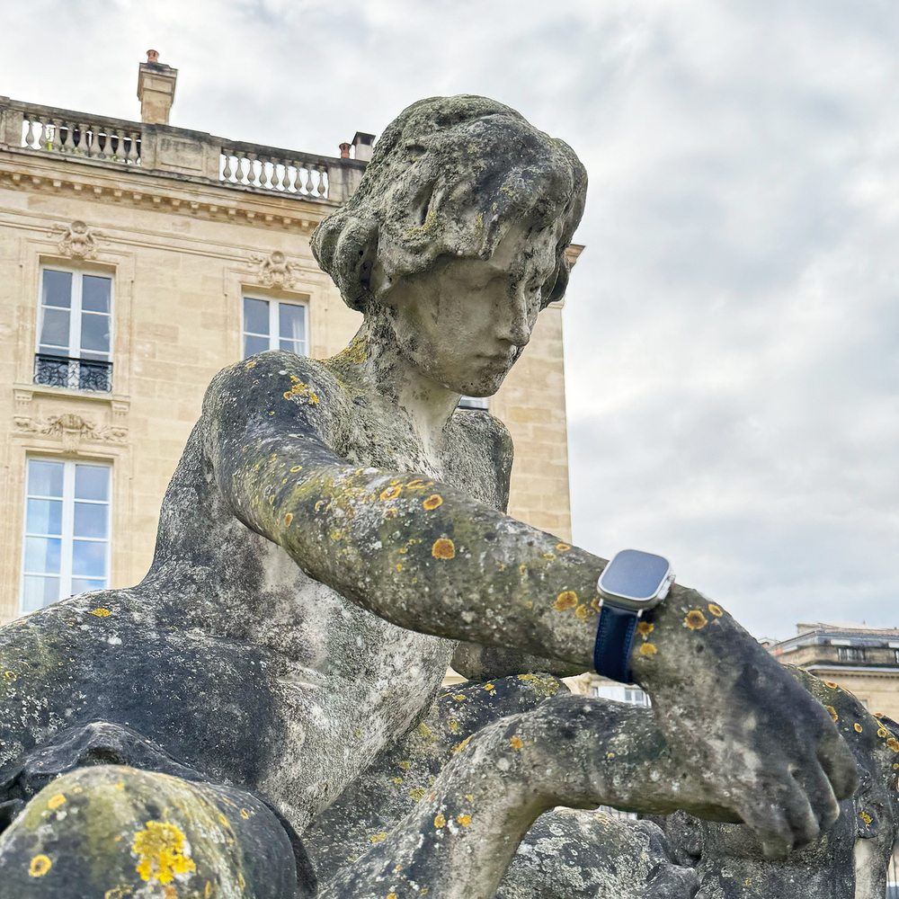 Ремешок для Apple Watch Ultra 49mm из кожи теленка черного цвета с синей строчкой