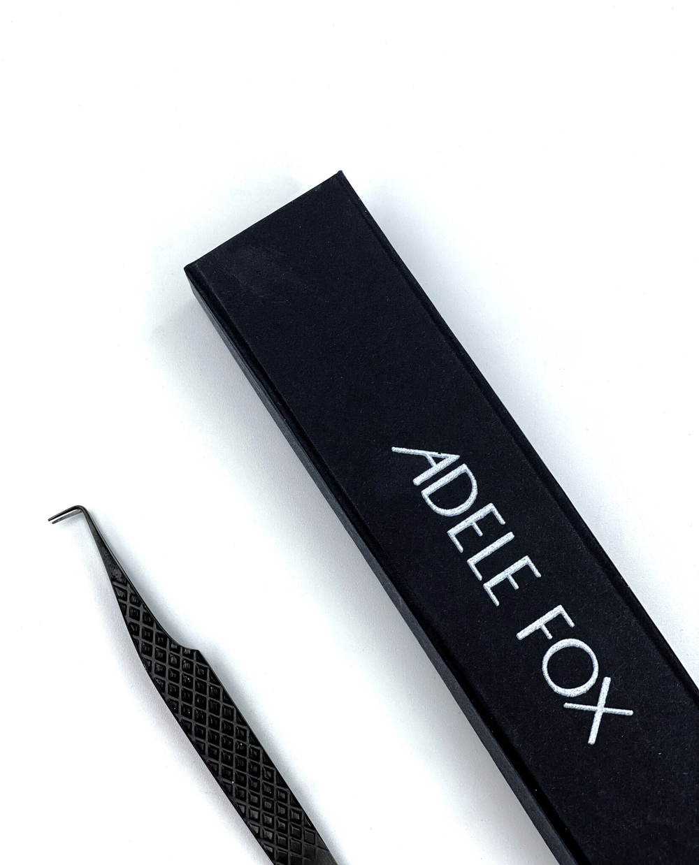 Пинцет ADELE FOX BLACK изогнутый классический (90 градусов)(с сечением), (S-5)