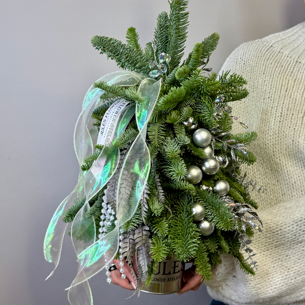 «Иней» композиция из пихты на Новый год и Рождество