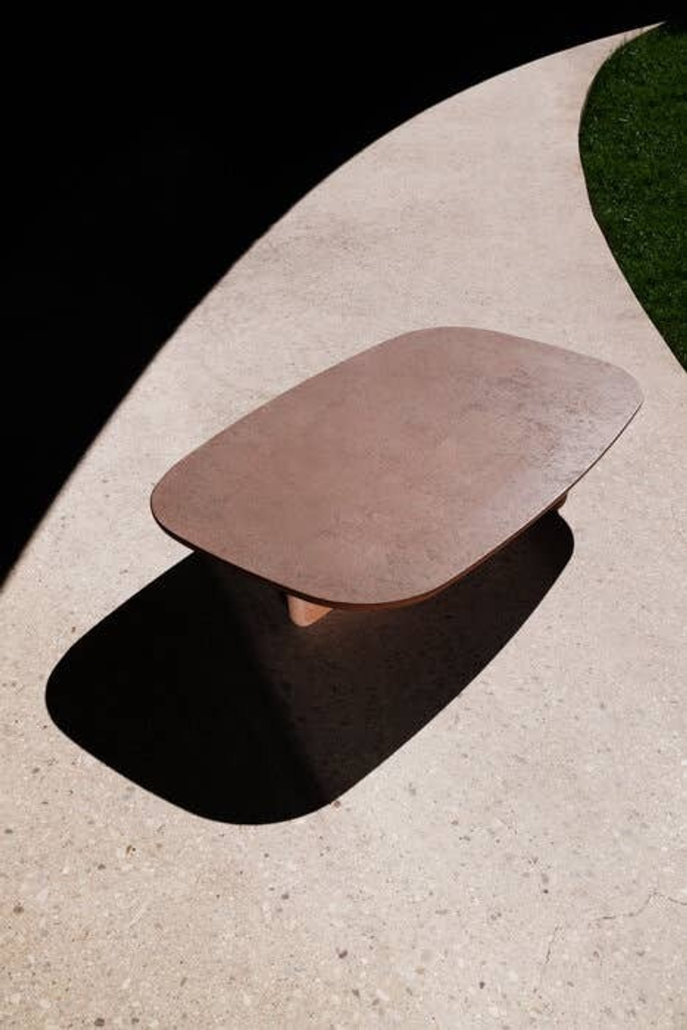 Столик B&B Italia Tobi-Ishi Outdoor
