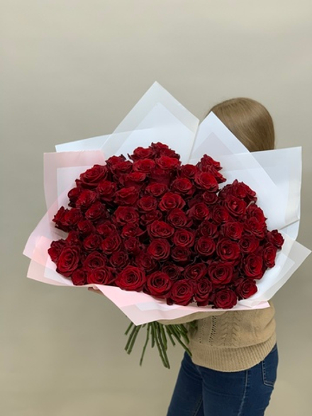 Букет 75 красных роз Эквадор 70см в пленке