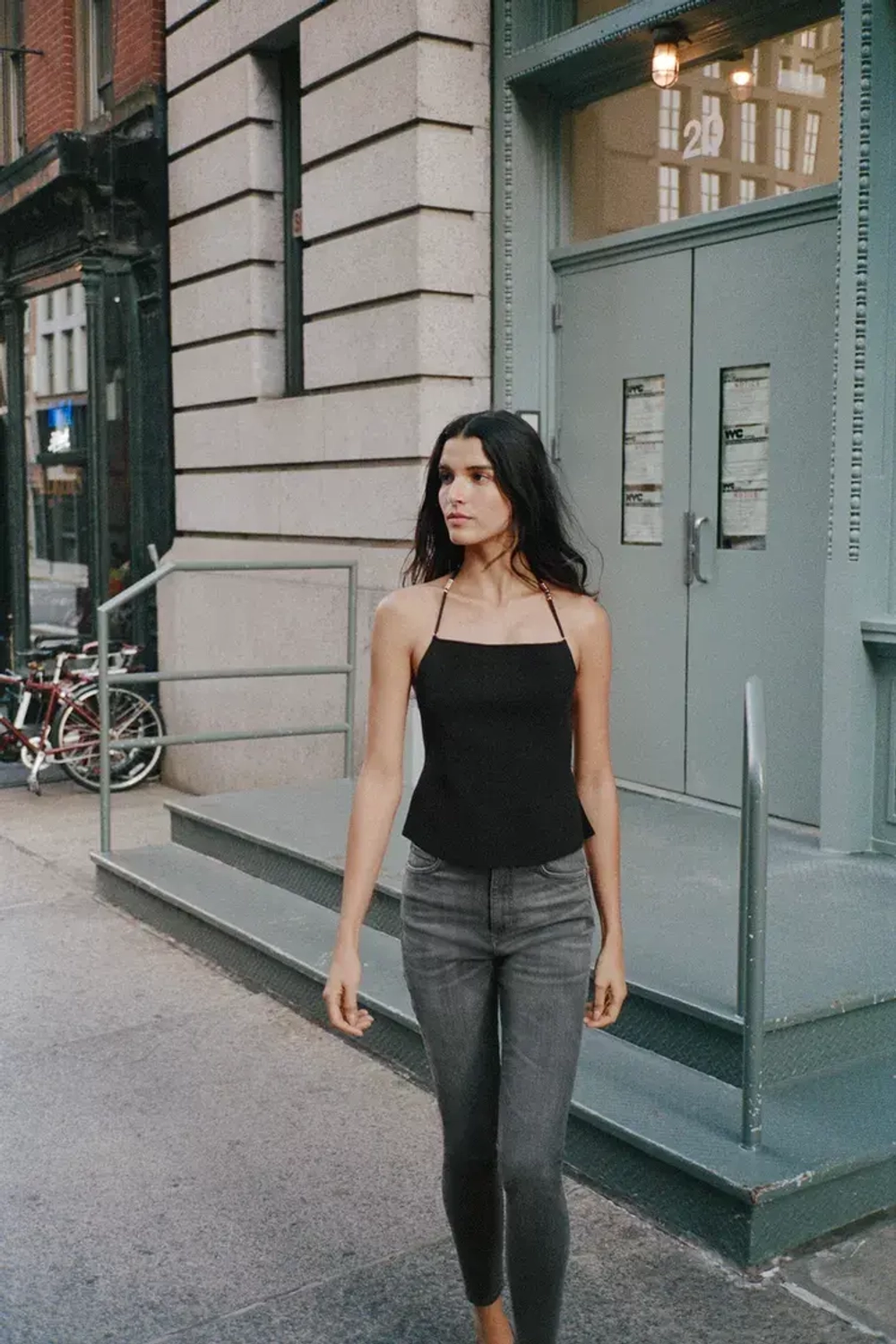 ZARA МОДЕЛИРУЮЩИЕ ДЖИНСЫ TRF С ВЫСОКОЙ ПОСАДКОЙ, АНТРАЦИТОВО-СЕРЫЙ