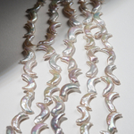 Жемчуг культивированный в форме лунниц, 18-21мм, белый