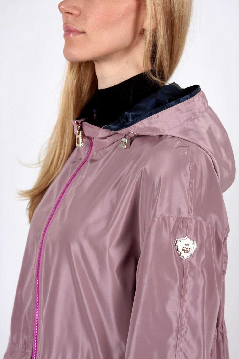 Куртка жен DIEGO M 602 пудровая, капюшон