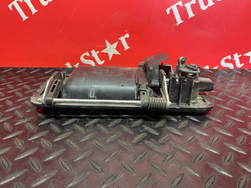 Ручка двери наружняя правая