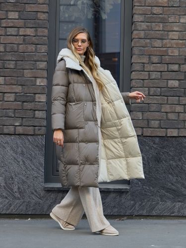 Длинный двусторонний коричнево-белый пуховик