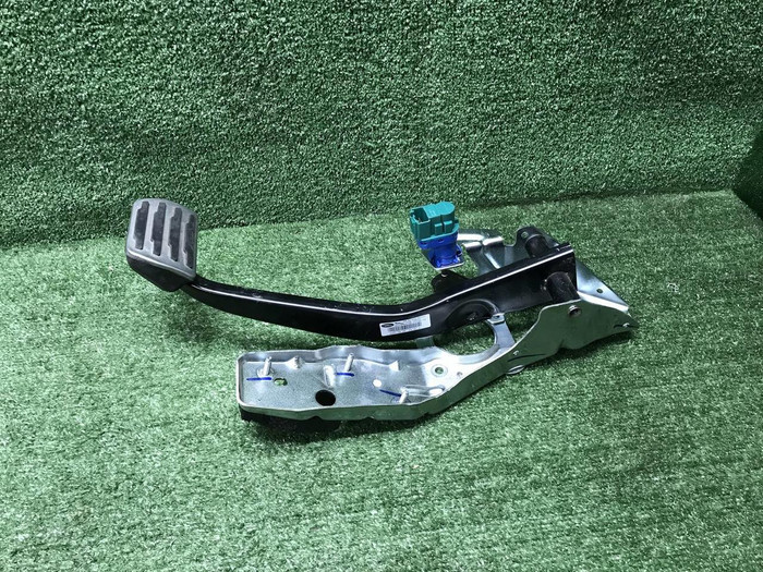 Педаль тормоза Land-Rover Discovery Sport (19-нв)