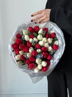 Букет из 51 белых, красных тюльпанов и незабудок - L