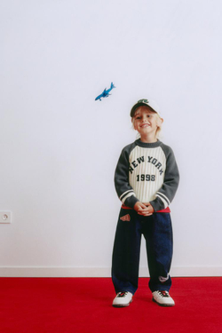 ZARA СВИТЕР С НАДПИСЬЮ, ЭКРЮ/ТЕМНО-СИНИЙ