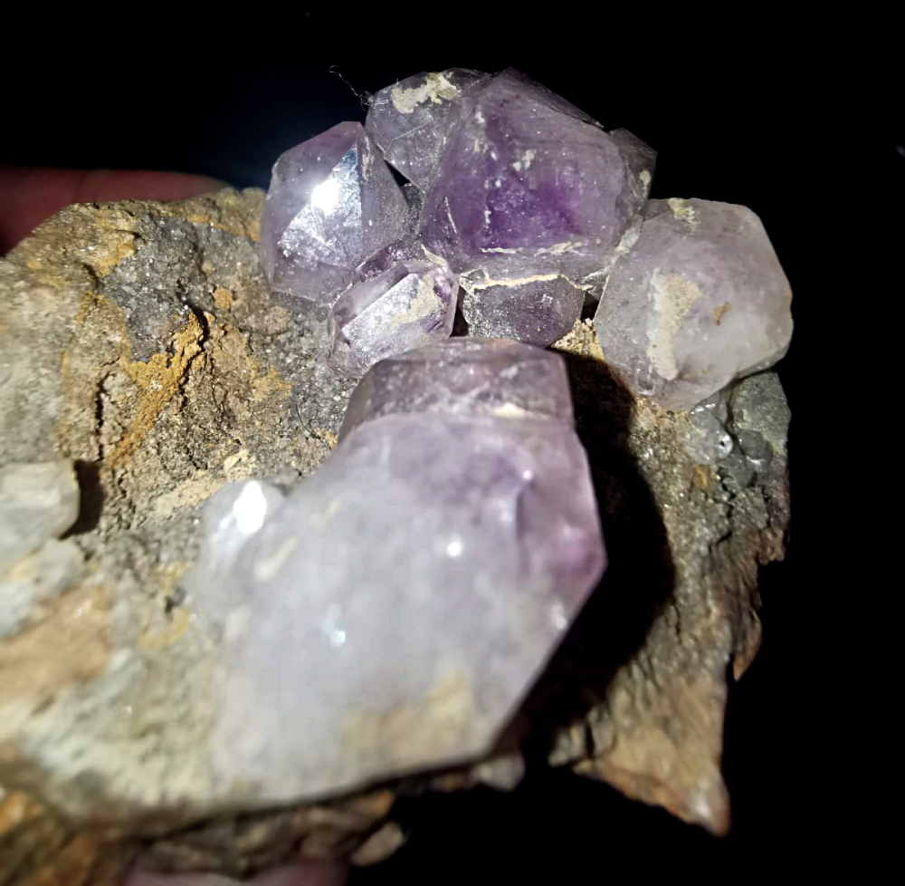 Сросток кристаллов аметиста (Карабаш) асс.