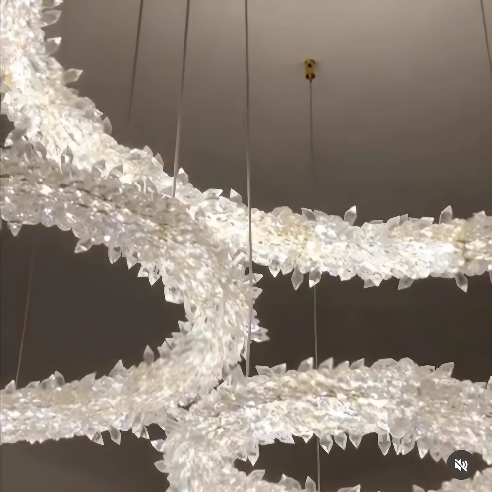 Шикарная люстра из трех колец выполненная из кристаллов ✨