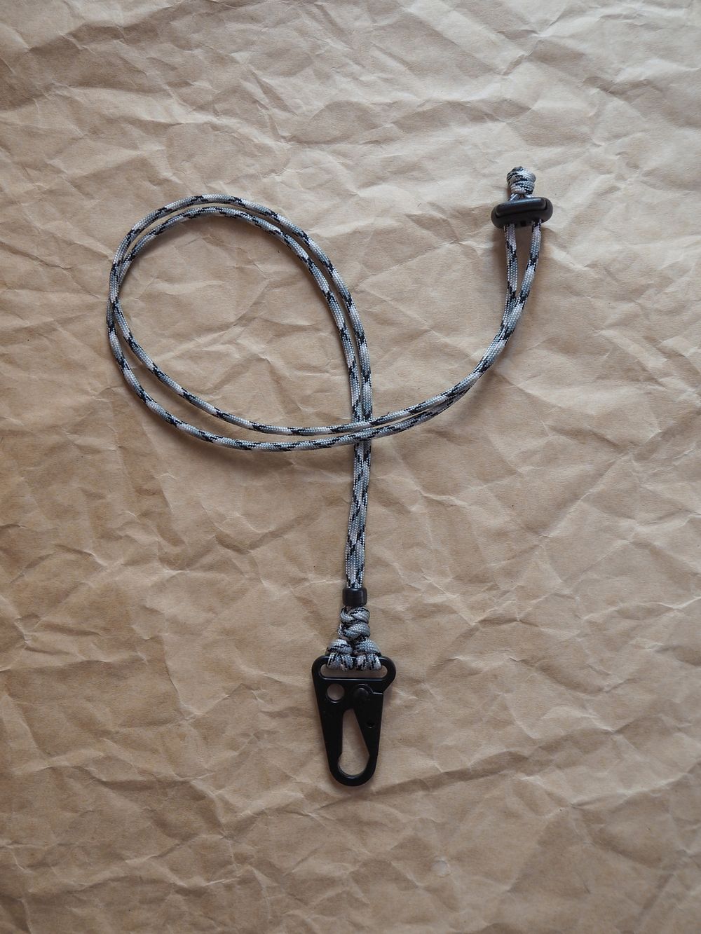Брелок Ack Items Черный Матовый Шея Серо-Черно-Белый
