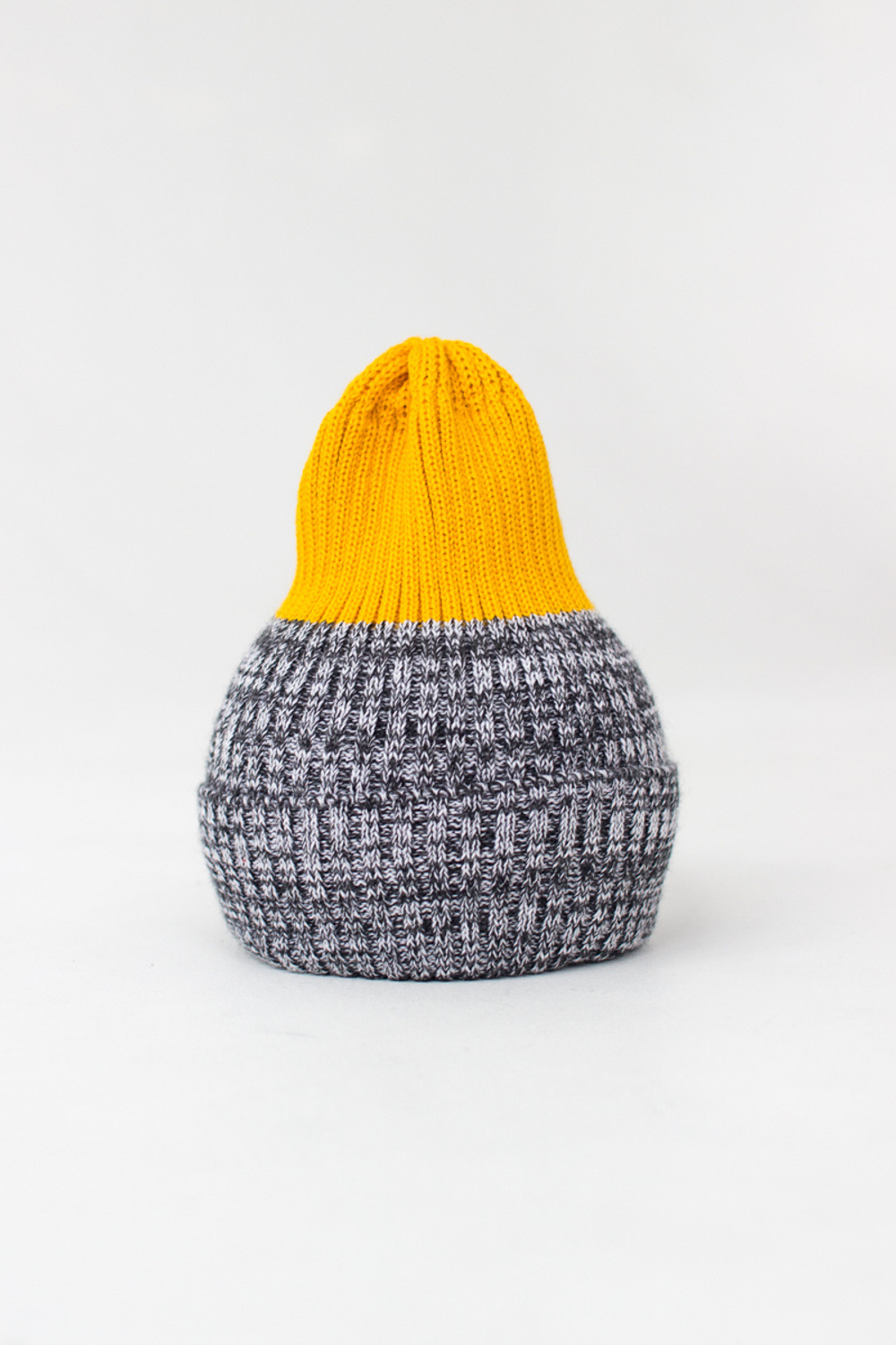 Шапка вязаная-резинка весенняя/осенняя КЭП(Горчица/Черный-белый меланж)