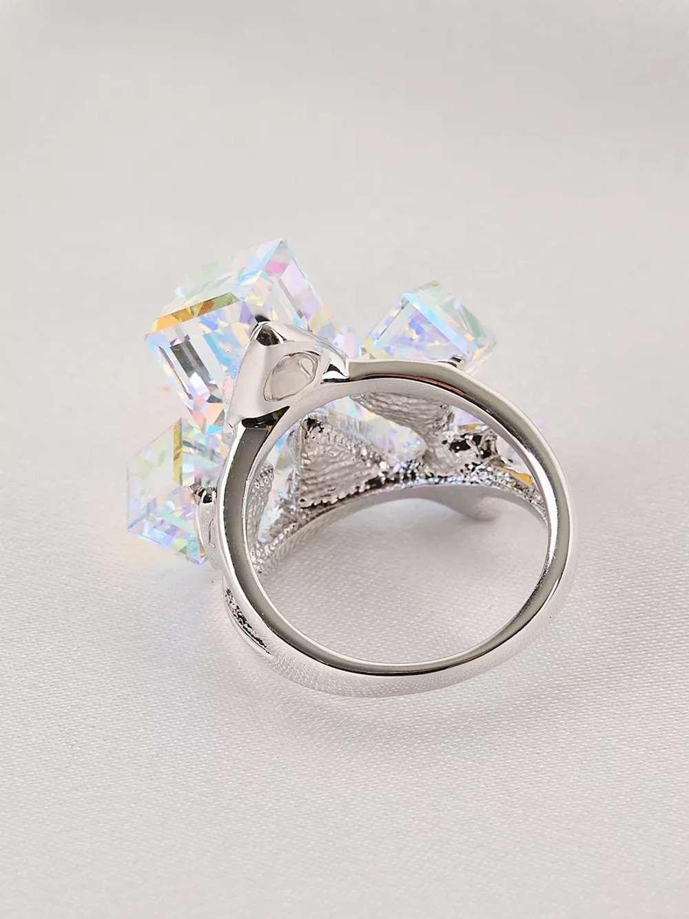 Кольцо коктейльное Мираж с кубиками-хамелеонами Swarovski