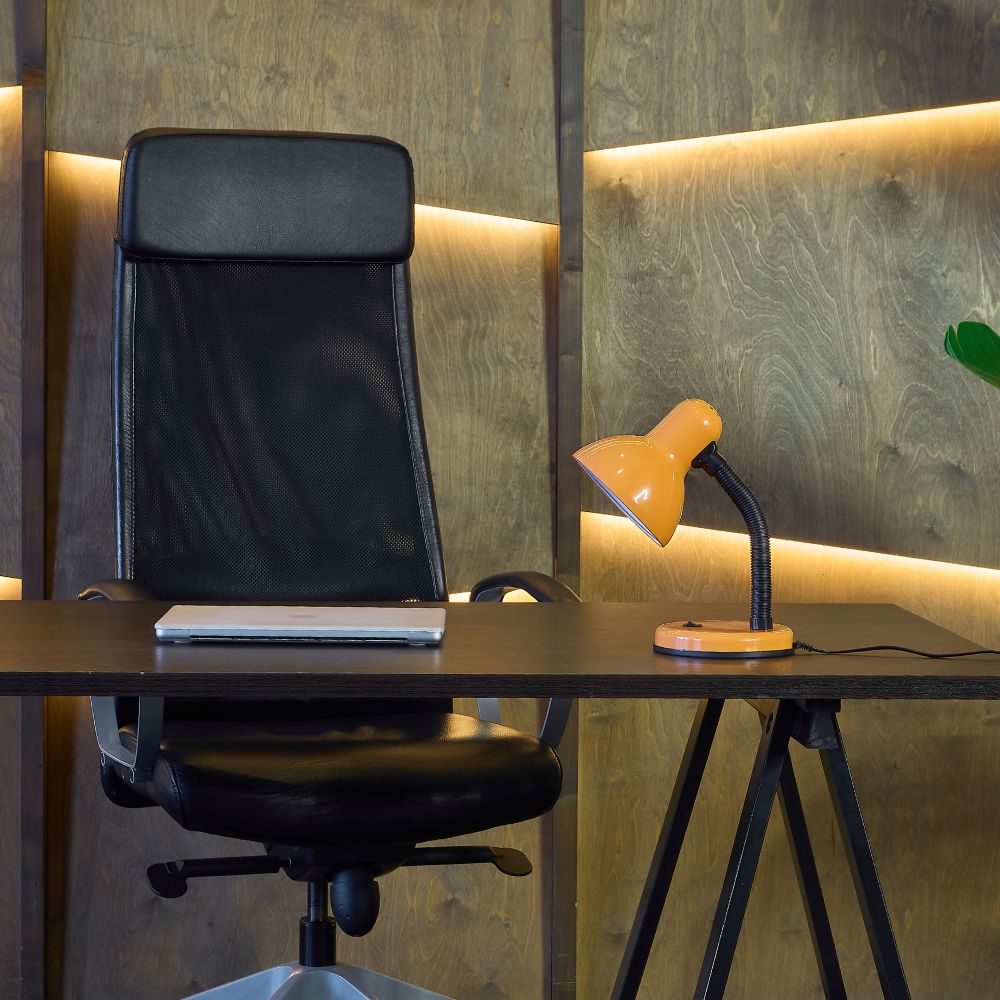 TLI-225 ORANGE E27 Светильник настольный. Цоколь Е27. Механический выключатель. Оранжевый. ТМ Uniel.