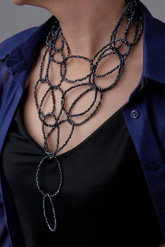 Лариат "Венера" круги из чернильного венецианского стекла