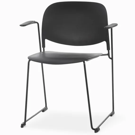 Стул штабелируемый Stacks с подлокотниками черный