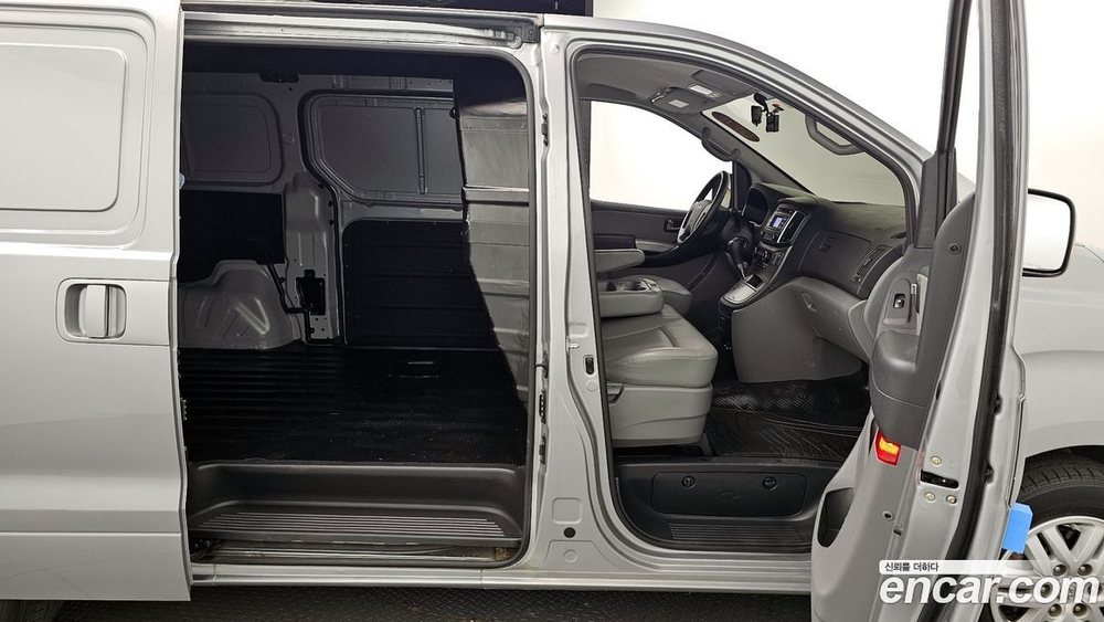 Hyundai The New Grand Starex Van 3-х местный (06.2020)