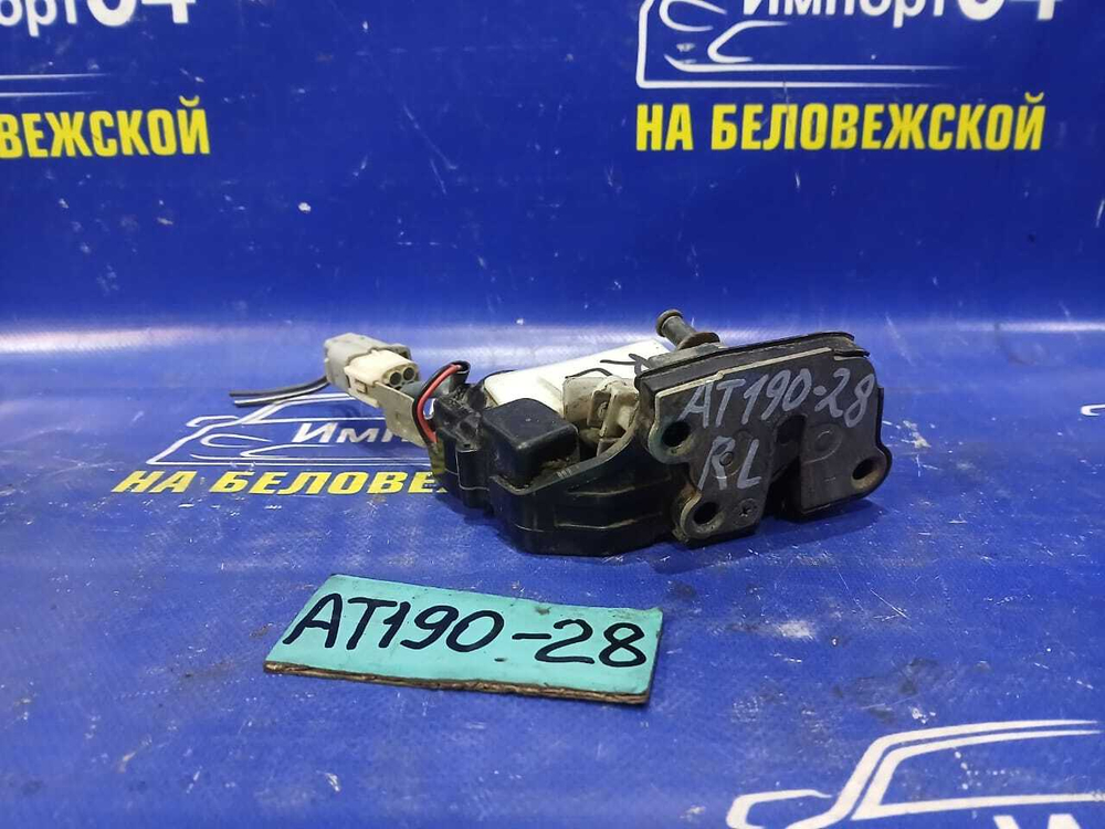 Замок двери задней левой TOYOTA CARINA E 1992