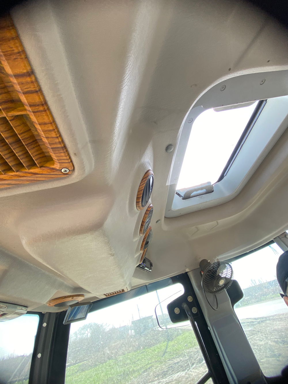 KYLOTON MR22 Фронтальный погрузчик MR22 (Дизельный, 3,6 л, 45 л.с., АТ)