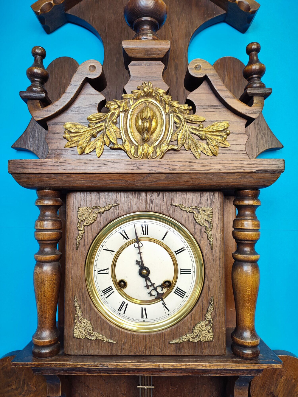 Массивные настенные часы
