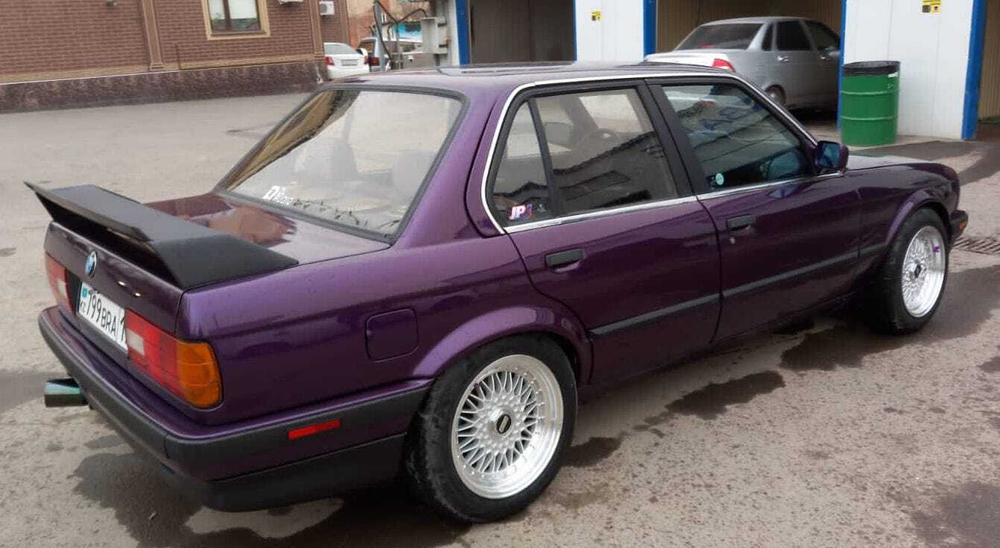BMW E30 IS Задняя накладка на ВП (Реплика "Стекловолокно")