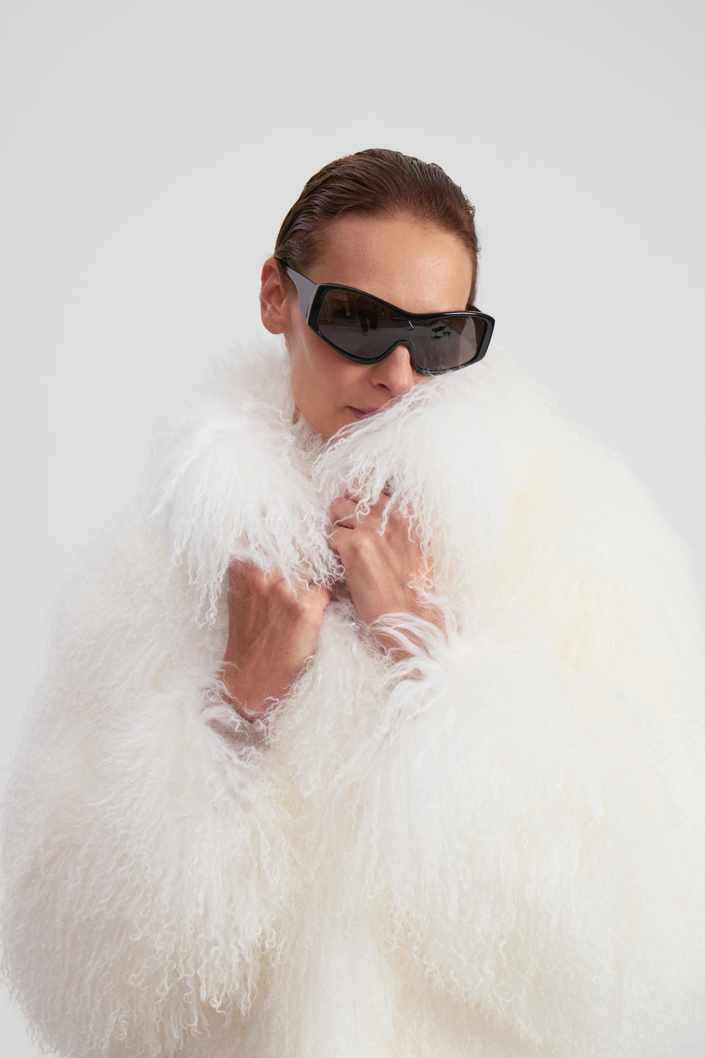 Шуба из натурального меха Лама