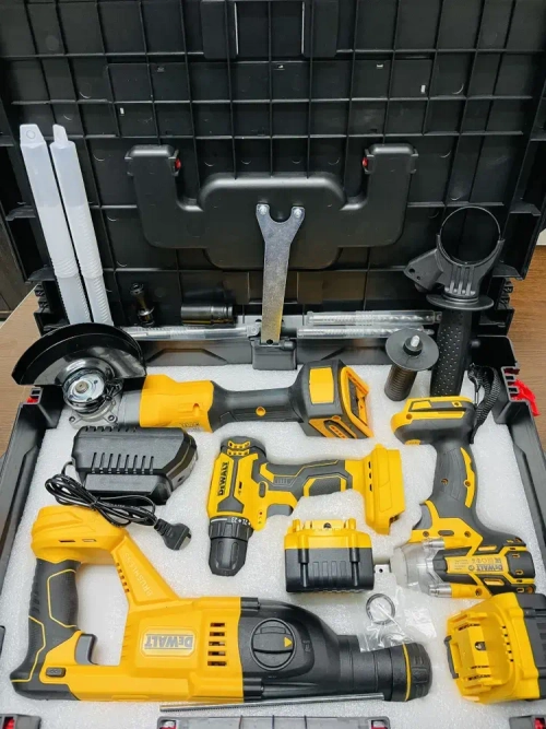 Набор инструментов 4в1 DeWalt бесщеточные на аккумуляторе