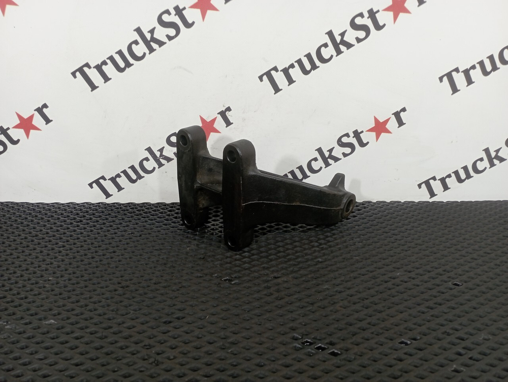 Кронштейн двигателя передний левый