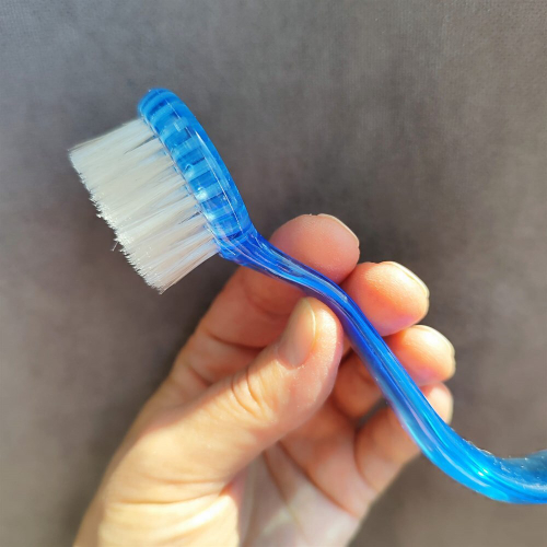 Щеточка для умывания искусственная щетина