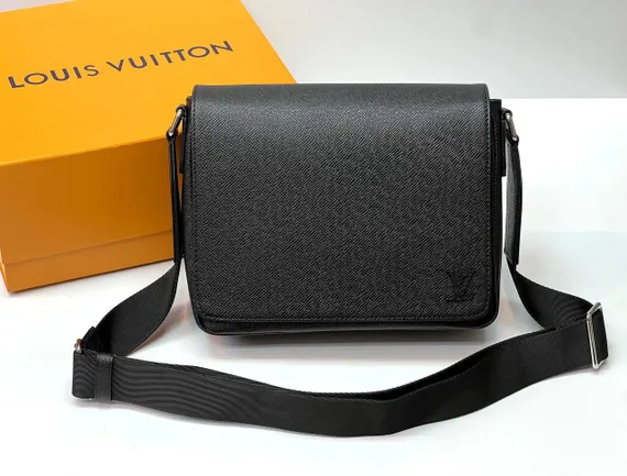 Сумка Louis Vuitton District PM черный
