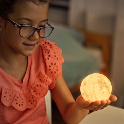 Ночник - светильник светодиодный ЭРА NLED-490-1W-W Луна аккумуляторный белый