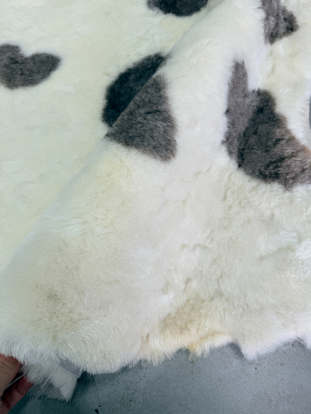 Шкура коврик меховой прикроватный овчина, 100х65 см.