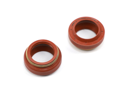 Сальник 25х38х18 а/м КАМАЗ рычага КПП (евро) (красный с пружиной/ NBR)Резинотехника г. Балаково ( ОЕ Р142.1702340 (NBR) )