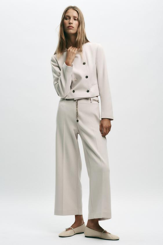 ZARA УКОРОЧЕННЫЕ БРЮКИ С РЕМНЕМ-ЦЕПОЧКОЙ, ЭКРЮ