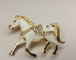 Брошка "Белая лошадь". Женская брошь,украшение.Подарок на новый год. Символ года