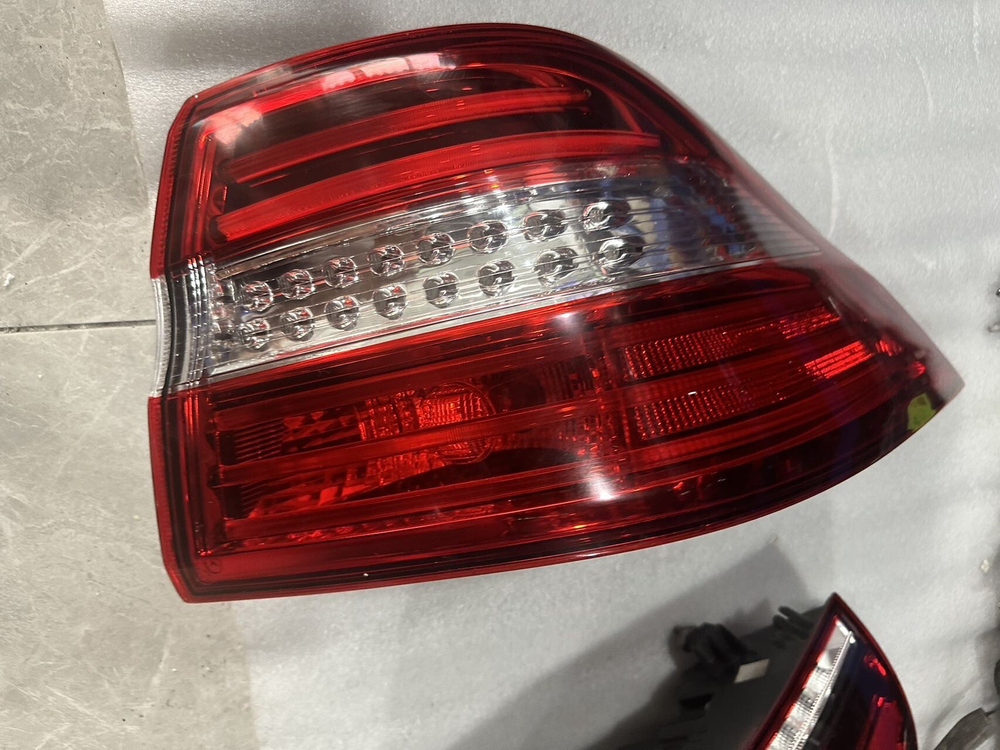 Задний фонарь Mercedes-Benz ML350/ML400 W166 оригинал,