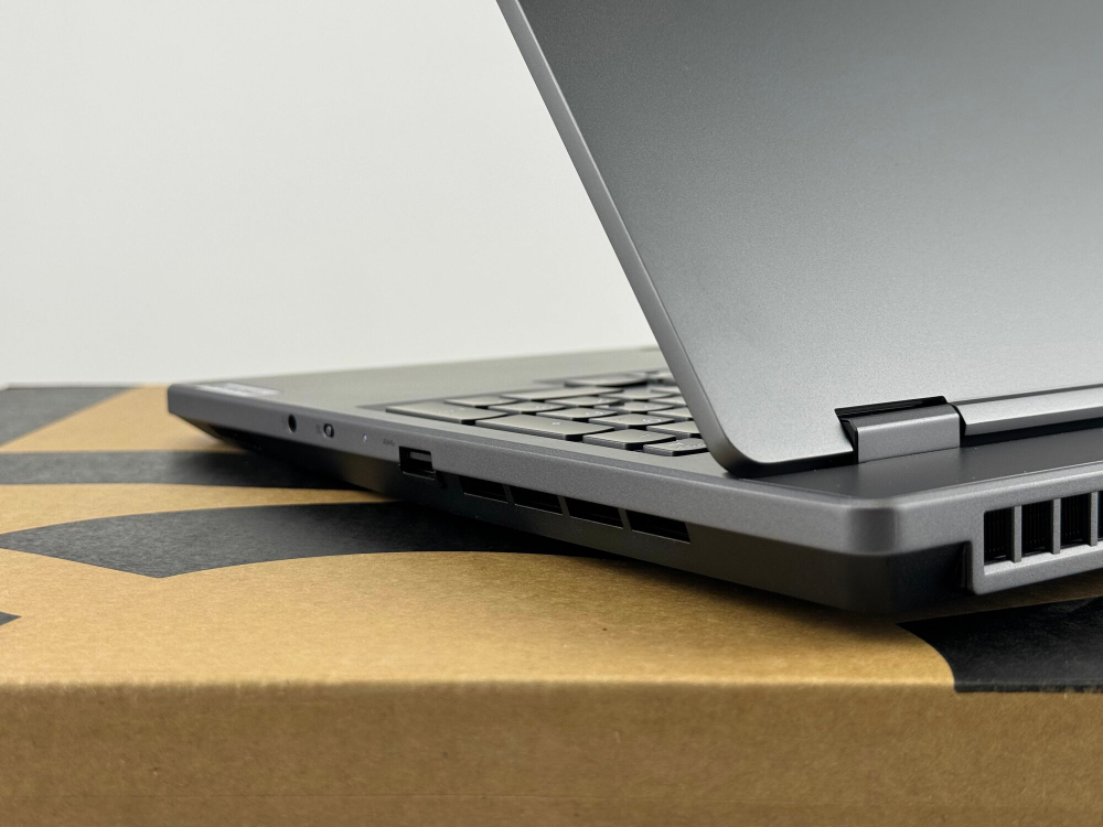Игровой Ноутбук Lenovo Legion 5 R7000P APH9 Ryzen 7 7840H/16GB(RAM)/512GB(SSD)/RTX4060(8GB)125W/FHD(1920x1080)/IPS/144Hz/Win11