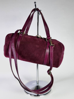 Женская замшевая сумка-бочонок цвета марсала