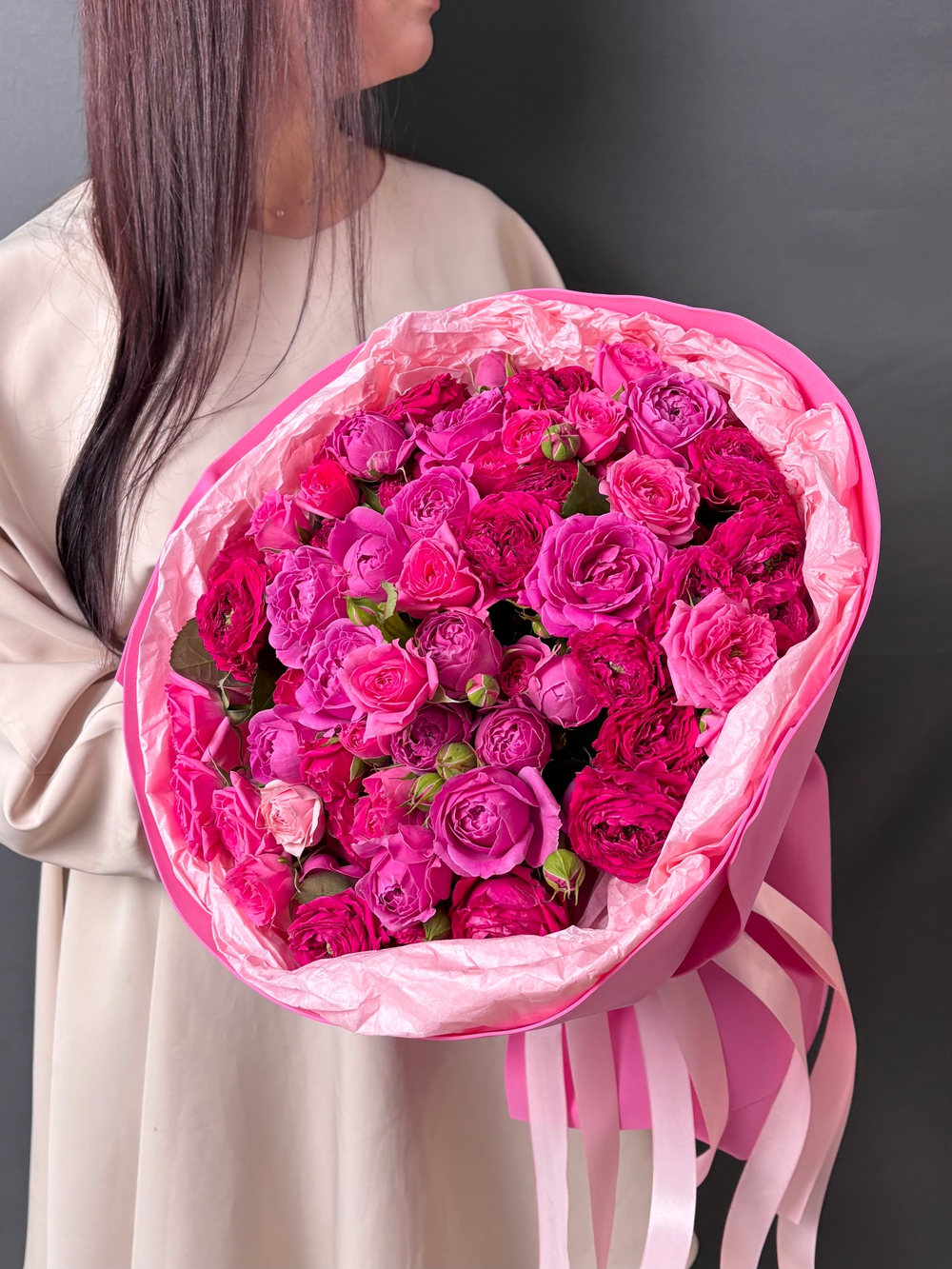 Букет из 31 кустовой пионовидной розы