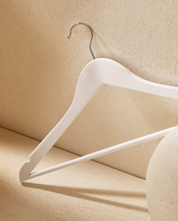 ZARA HOME ЛАКИРОВАННАЯ ДЕРЕВЯННАЯ ВЕШАЛКА (НАБОР ИЗ 3 ШТ.), БЕЛЫЙ