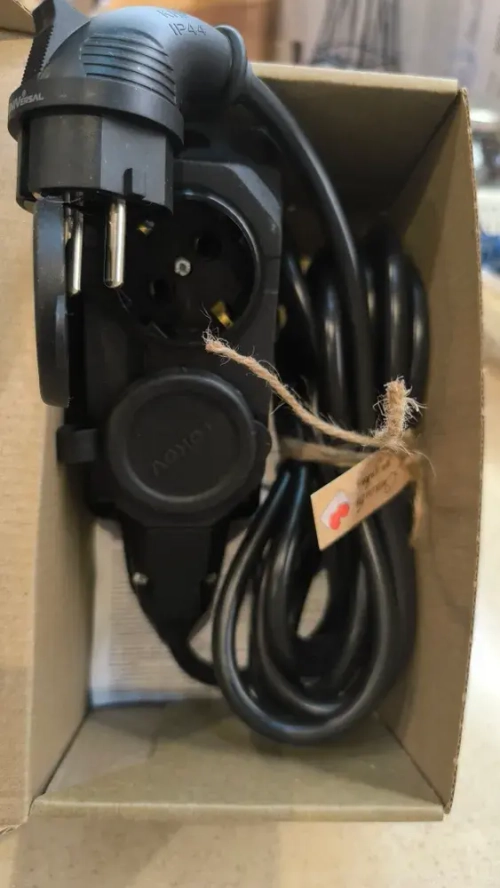 Удлинитель IP 44 влагозащищенный .с Угловой вилкой каучук 2 розетки 3 метра с заземлением 3на1,5 ПВС Гост