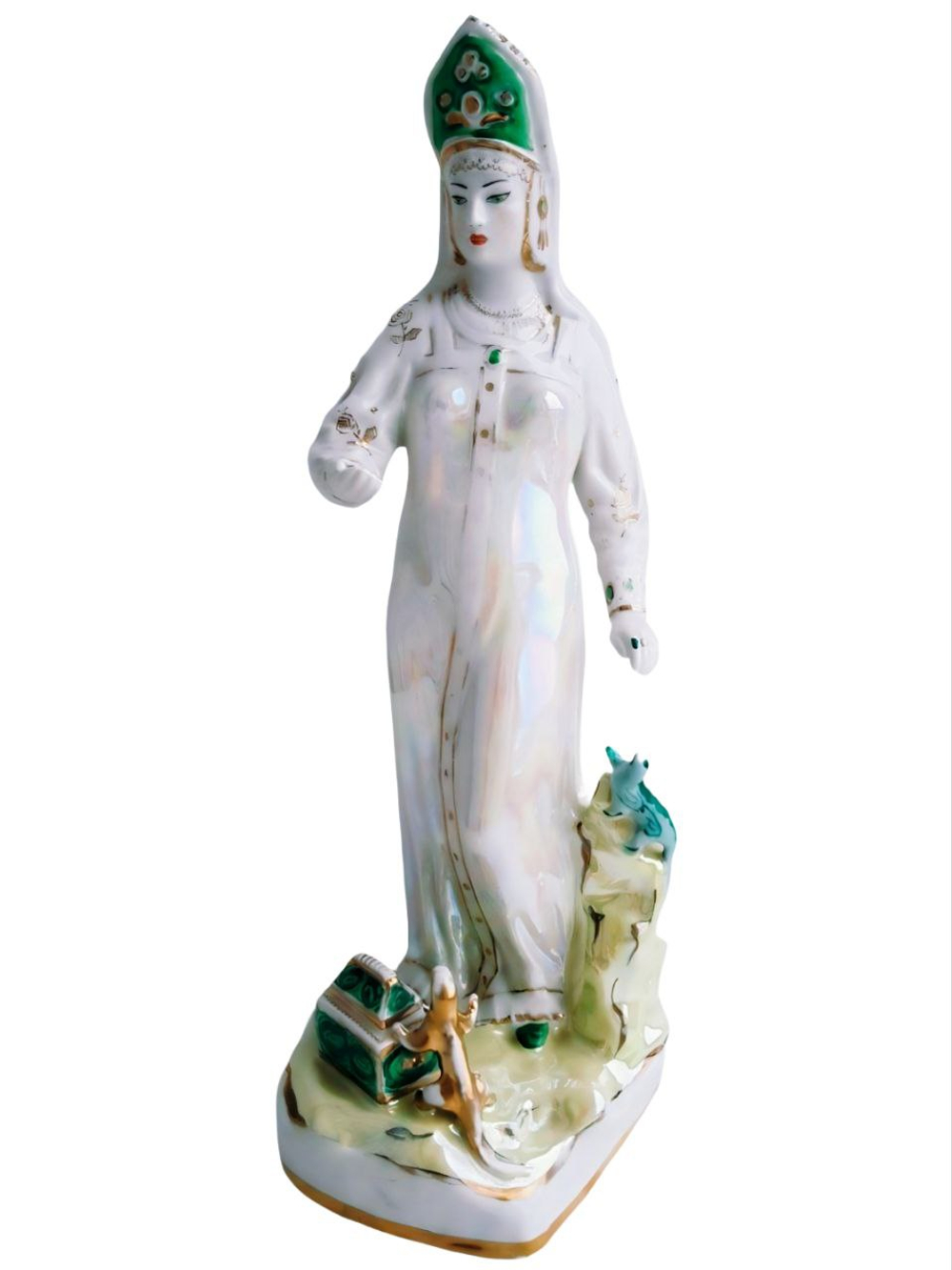 Фарфоровая статуэтка "Дары хозяйки Медной горы" (Дулево)