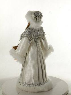 Кукла фарфоровая Снегурочка в шубке с пелериной. Новогодний сувенир ручной работы