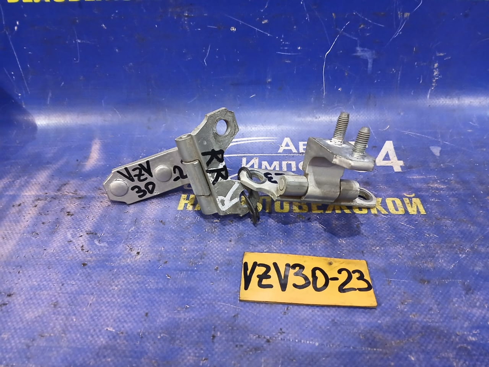 Петля двери задней правой TOYOTA CAMRY PROMINENT 1991