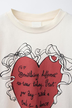 ZARA ФУТБОЛКА С ПРИНТОМ, ЭКРЮ