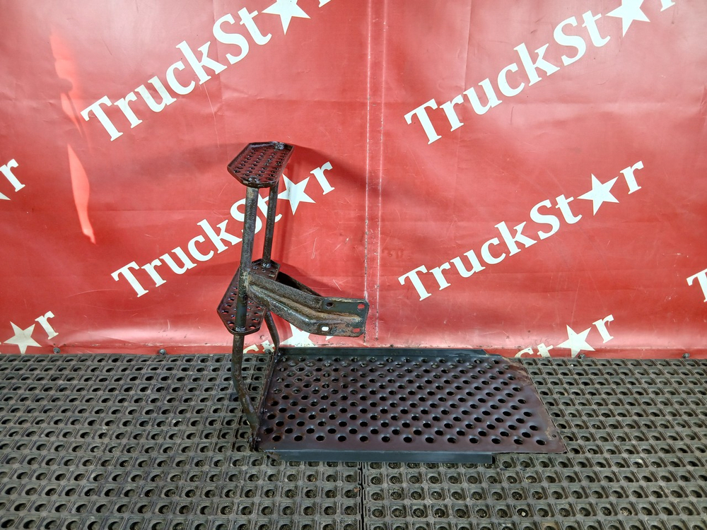 Лестница за кабиной